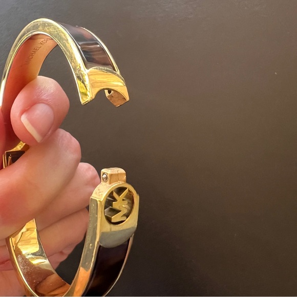 Michael Kors Gold tone and Tortoise bracelet - Picture 6 of 6